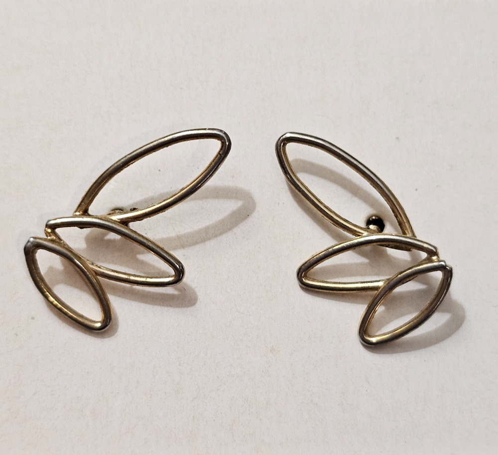Avon LEAFSPRAY Earrings Pierced Studs Goldtone Openwork Leaf Design 1978 Vtg NOS